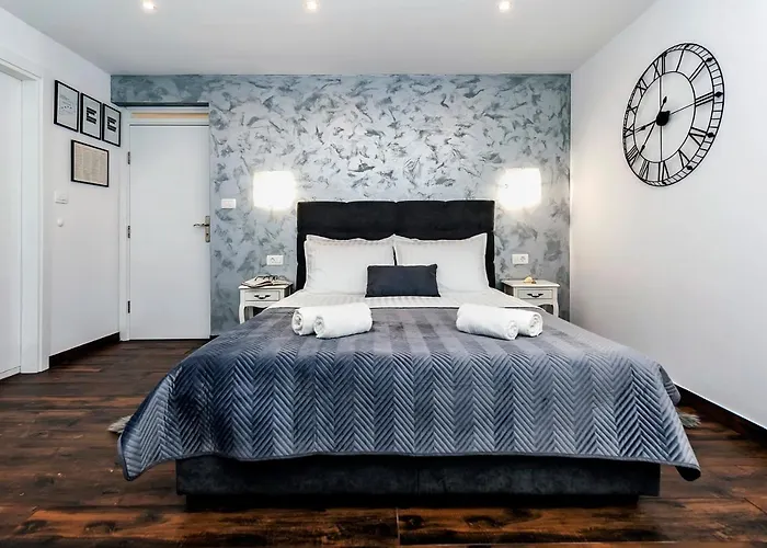 Deluxe Apartments A&A