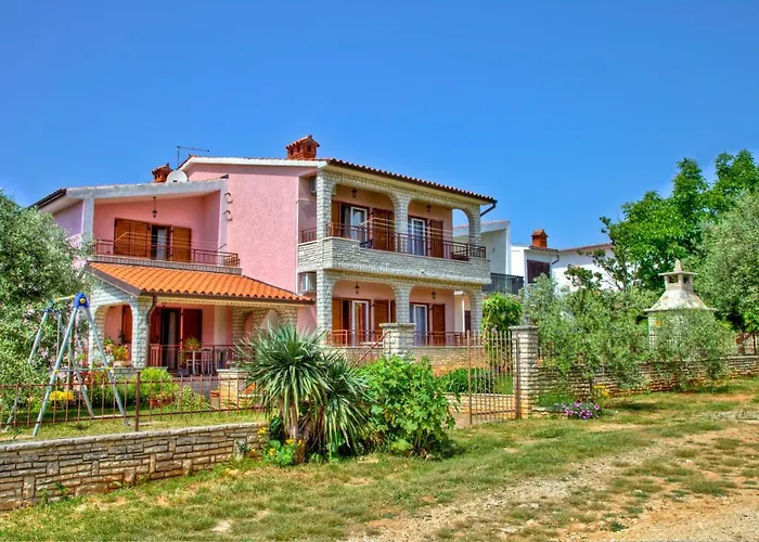 Comfortable Apartments In Peroj Near The Sea
