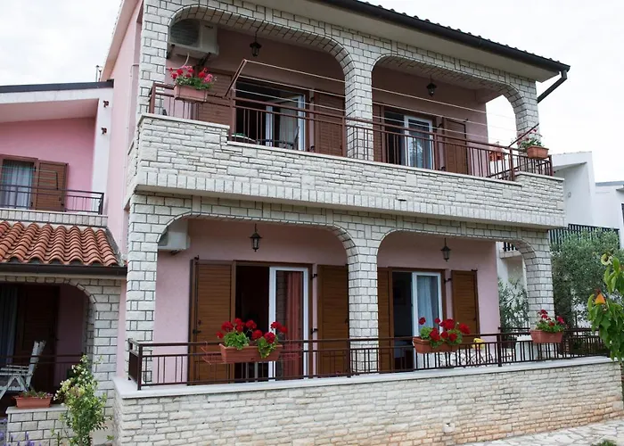 Comfortable Apartments In Peroj Near The Sea