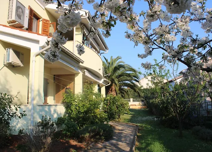 Flowers Apartments Medulin, Fucane 1A - Free Parking Included