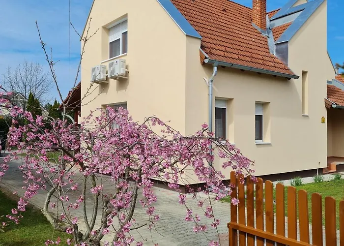 Anna Villa