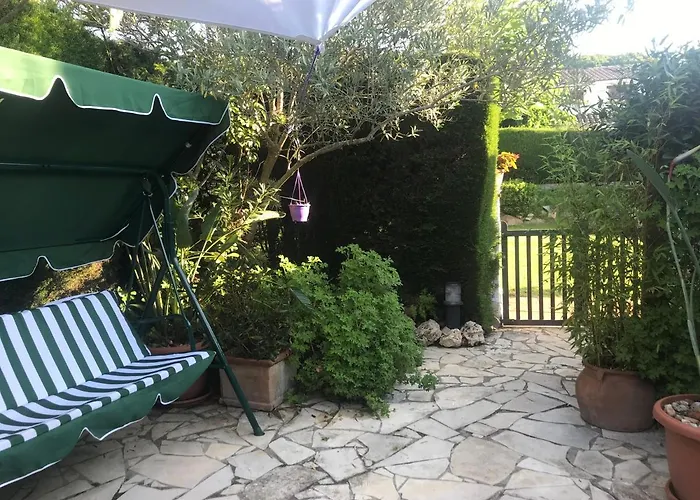 Casita Blanca Con Fibra Optica Y Piscina Cominutaria