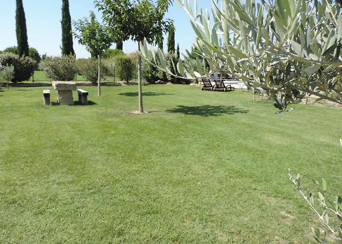 Gite 4 Pers Parking Gratuit Et Jardin Privatifs Calme