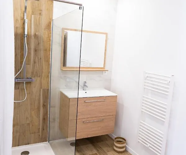 Spacieux Appartement Avec Parking Prive A Saumur