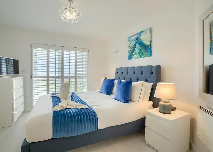 Luxury Beachfront Outstanding 2 Bedroom Apartment