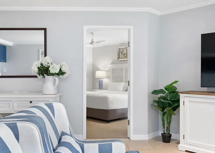 Hamptons Meets Hervey Bay In Upmarket Resort - Ocean Views