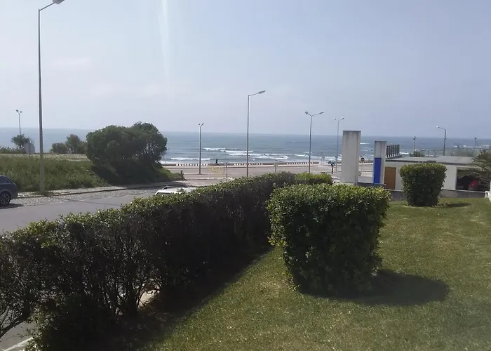 Atlantic Beach-Side Apartment