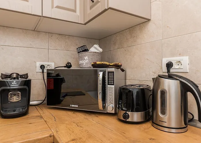 Snug Apartments - Free Private Parking Near Old Town