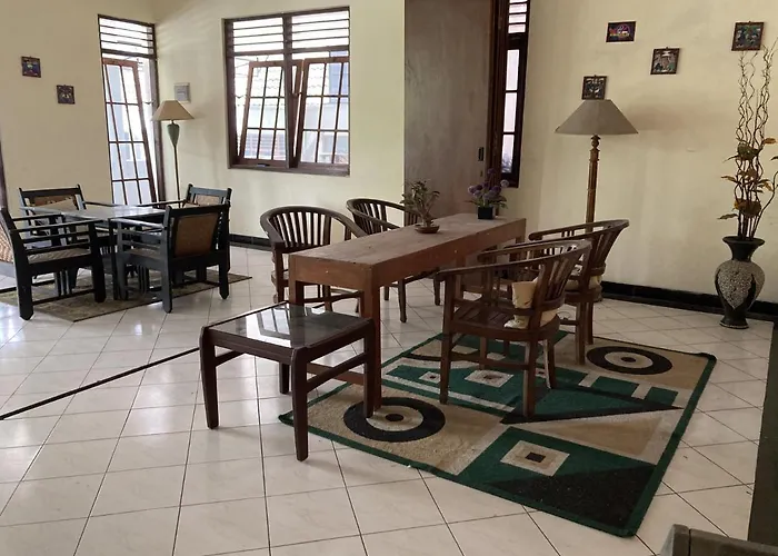 Hotel Garuda Syariah Near Alun Alun Banjarnegara