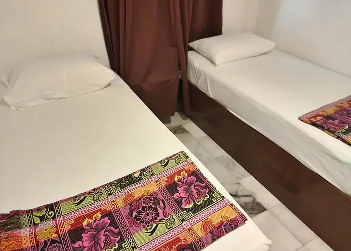 Oyo 90273 Mz Hotel