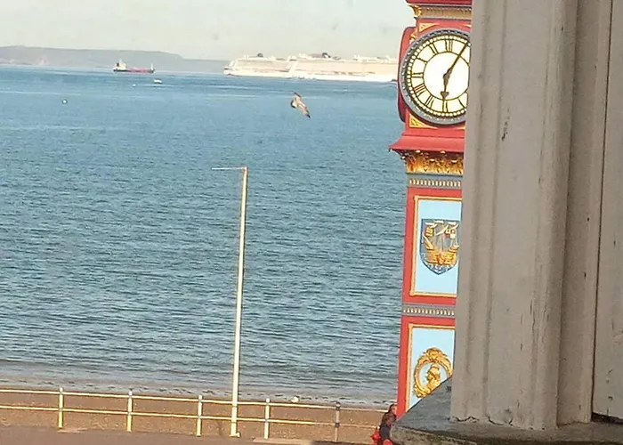 Amazing Sea Views ,Brilliant Location Apartment