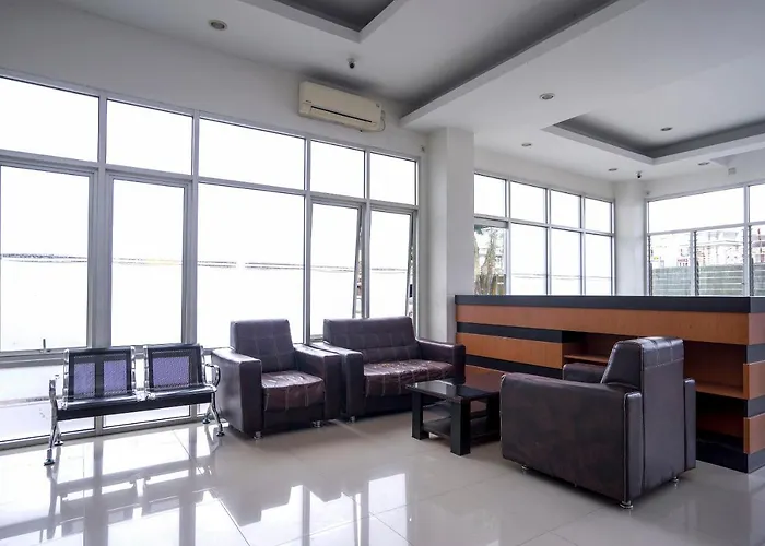 Oyo 2695 D'Es Guest House