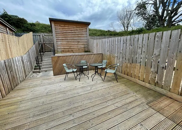 Gorsebank Mews, Stylish Modern 2-Bed Townhouse With Private Garden