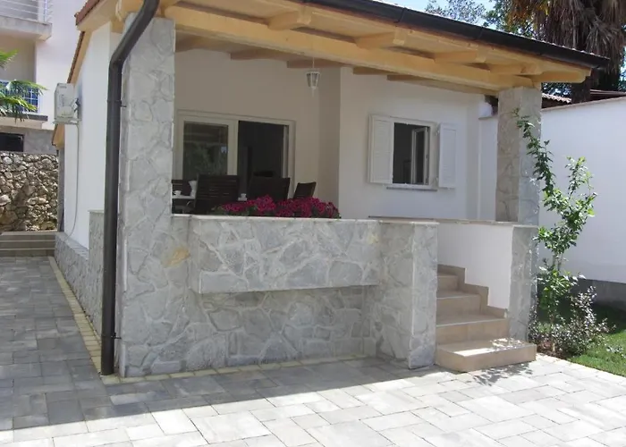 Holiday Home Lujo