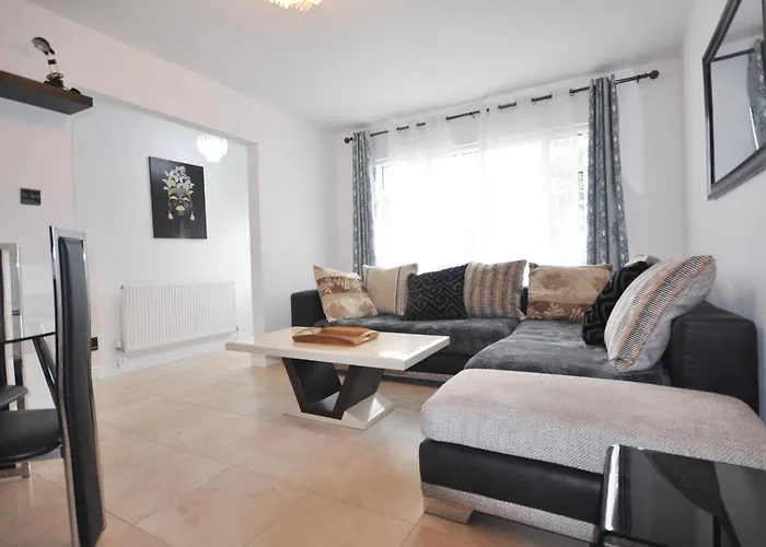 Modern 2 Bed Apartment