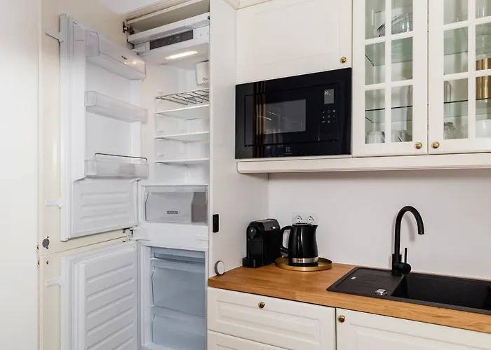 Pedestrian Street In City Center For Comfortable And Beautiful Stay With All Comodities Within Walking Distance