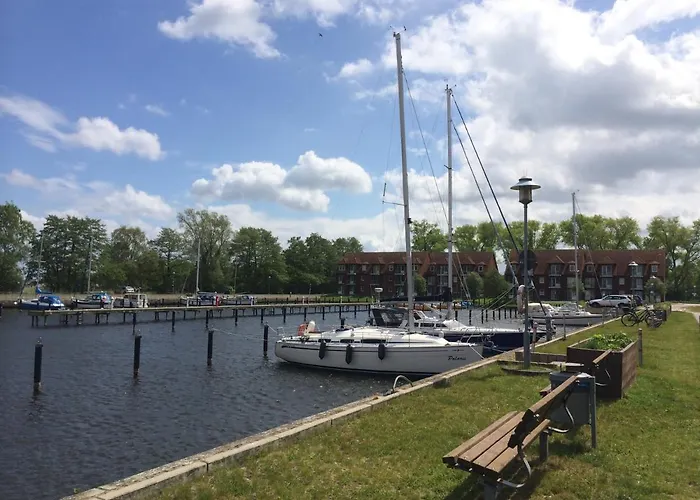 Blick Auf Yachthafen An Der Ostsee