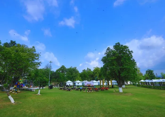 White Feather Resort Kauncha