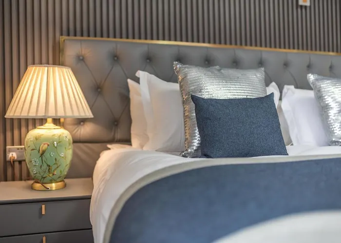 The Old Stamp House Retreat - Three En-Suite Bedrooms With Parking