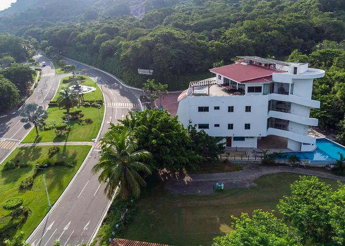 La Loma Suites