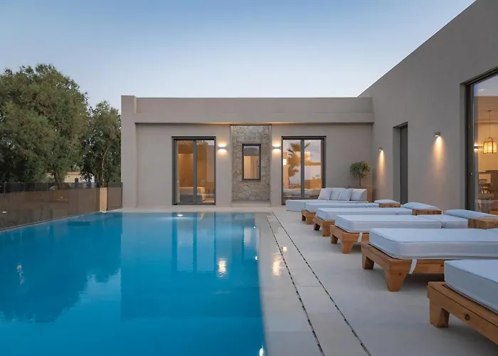 Amalthia Villa, Heated Pool & Walk To The Beach, By Thinkvilla
