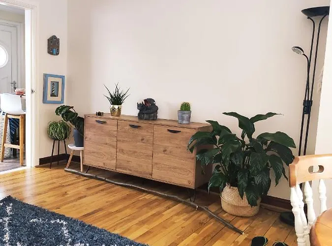 Bedroom In Quiet Neighborhood