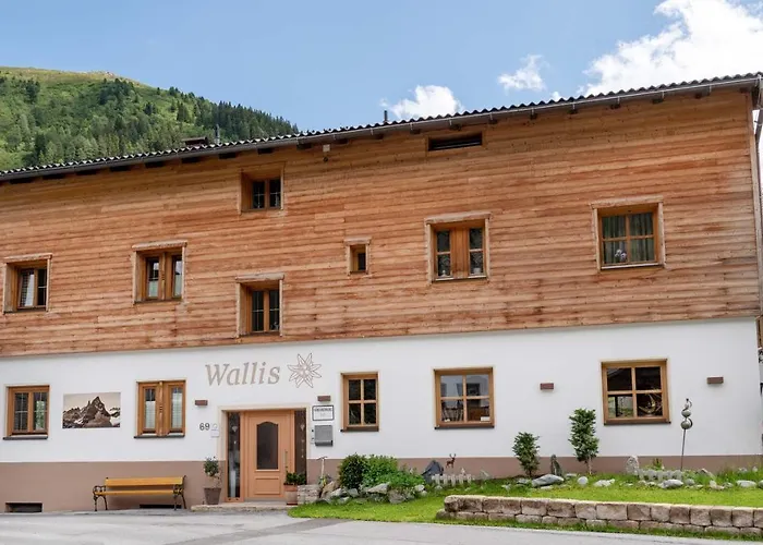 Apart Wallis