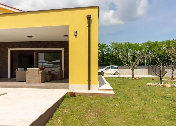 Modern Villa Eve In Medulin With Pool Near The Beach