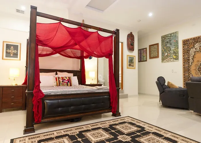 Luxury Apartment Studio Port Douglas 65 Sq Mtrs And Bath