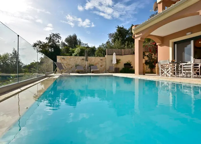 Villa Renata Gold - Private Pool, Free Parking & Sea View