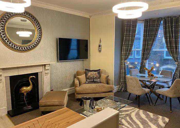Merewyke Boutique Family Apartment Sleeps 4 , Only 5 Minutes Walk To Lake Windermere