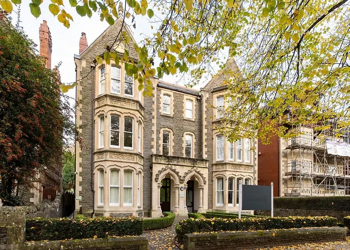 Saco Cardiff Cathedral Road