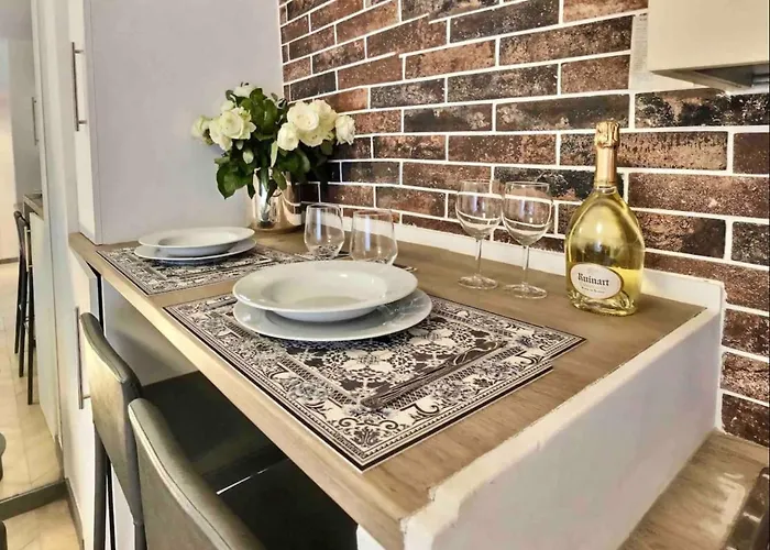 Beautiful Fully Renovated Centrally Located Studio