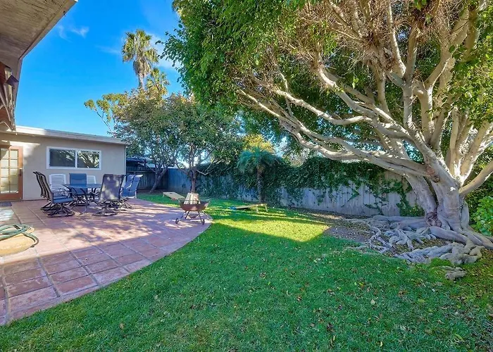 Great Group Retreat! Hacienda Decor, Spacious Floor Plan, Private Backyard