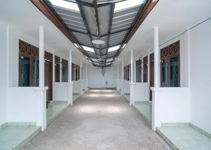 Reddoorz Near Bundaran Ciceri