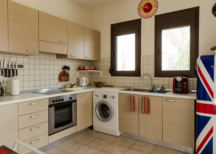 The Corner House At Gennadi Court