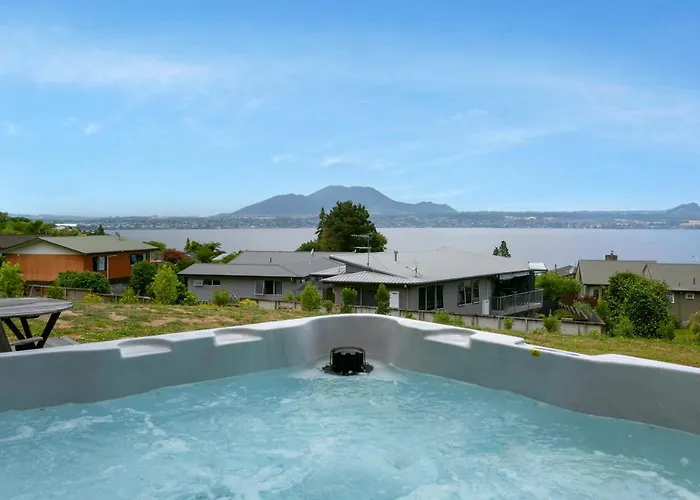 Acacia Bay Bach - Views, Spa & Serenity - Taupo