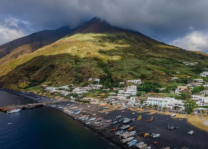 Stromboli Suite Apartment With Terrace Volcano & Sea View