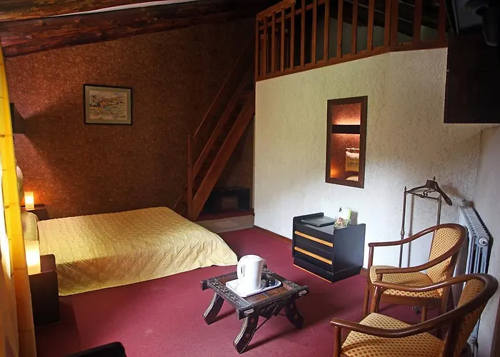 Logis Hotel Restaurant Auberge Du Peras