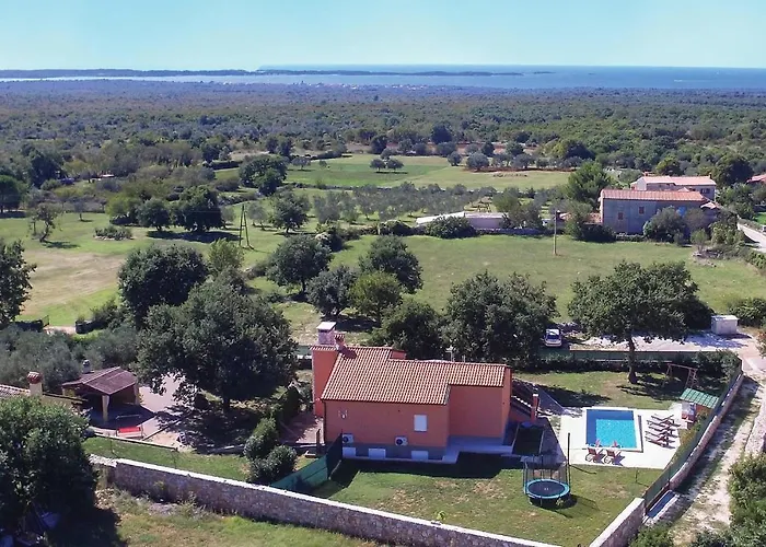 Three-Bedroom Holiday Home In Vodnjan