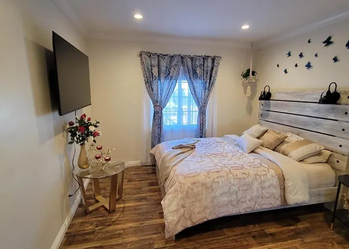 Adorable Modern Guesthouse With Full Kitchen