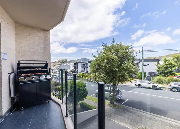 Dolphin Cove 8, 2-6 Government Rd - Air Conditioning, Wi-Fi, Lift, Secure Parking And Close To Town