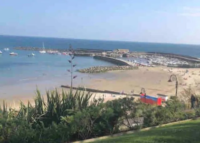 Flat 4 The Gables Lyme Regis With Parking For Small Car