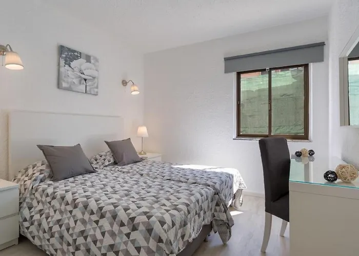 Carvoeiro Peaceful Villa With Pool
