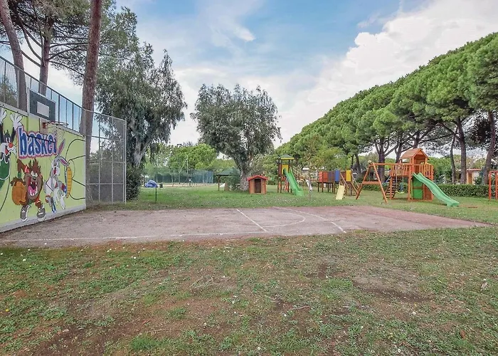 Awesome Home In Baia Domizia Saurunca