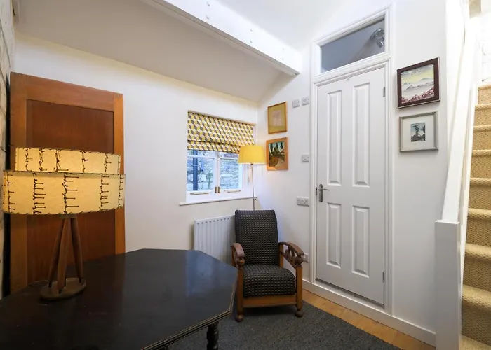 Delightful Bird Sisters Cottage With Free Parking
