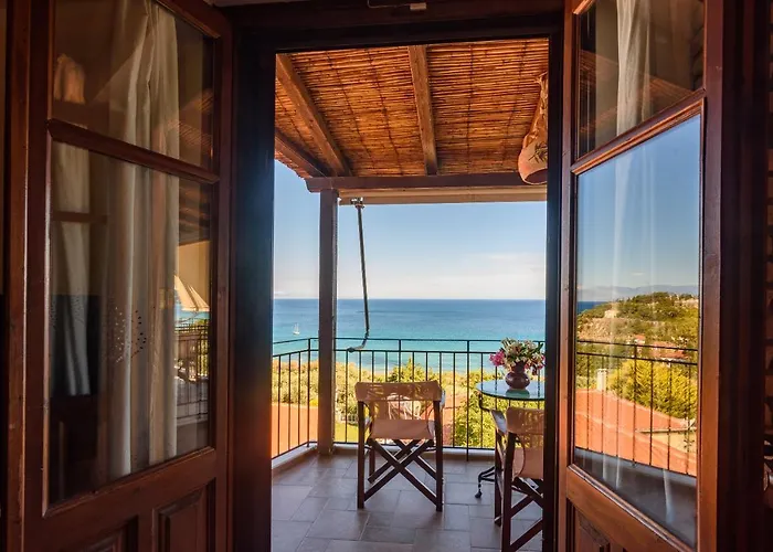 Eros Pittoresque Retreats - Perfect Location, Panoramic Seaview