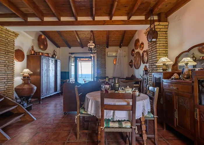 Eros Pittoresque Retreats - Perfect Location, Panoramic Seaview