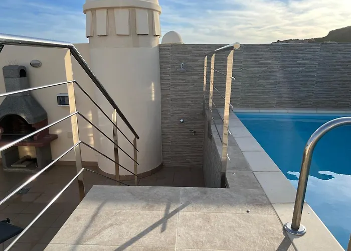 Atico con piscina privada vistas al mar
