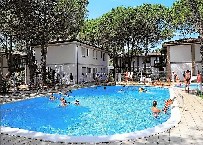Green Holiday Feriendorf Mit 2 Schwimmbaedern